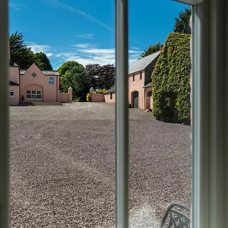 Pallastown House Courtyard בית נופש *