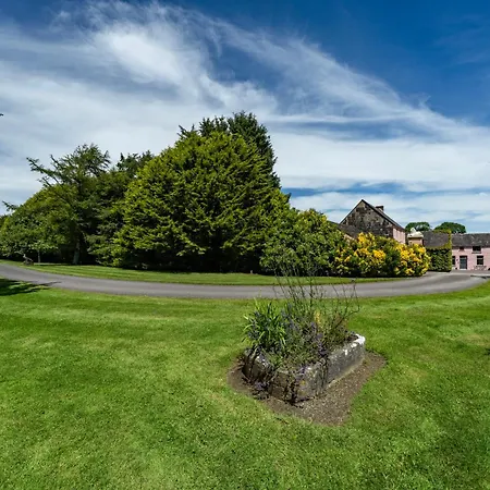 בית נופש Pallastown House Courtyard *