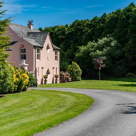 Pallastown House Courtyard * קינסייל